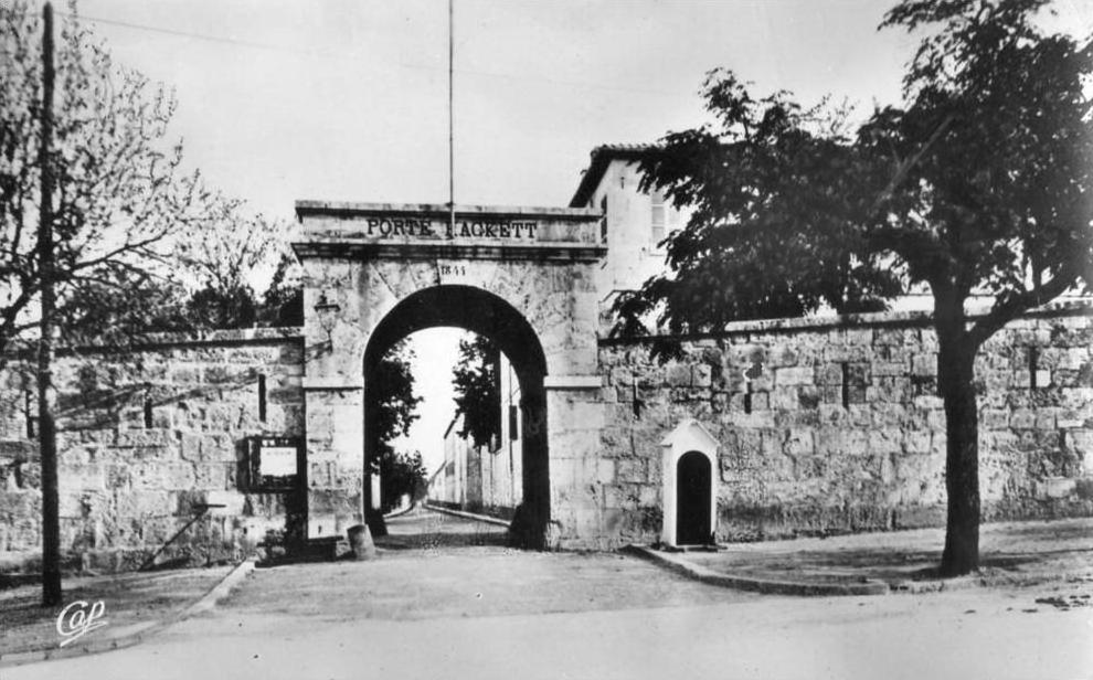 ALGERIE - GUELMA - La Caserne - Porte Ackett