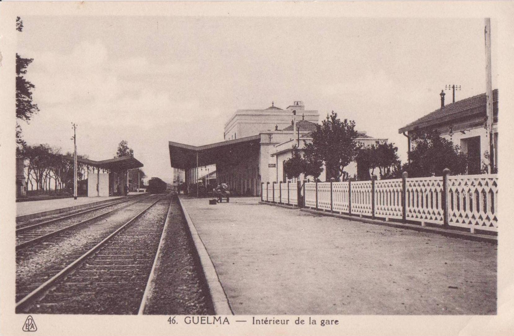 ALGERIE GUELMA LA GARE ET TRAIN VUE INTERIEUR