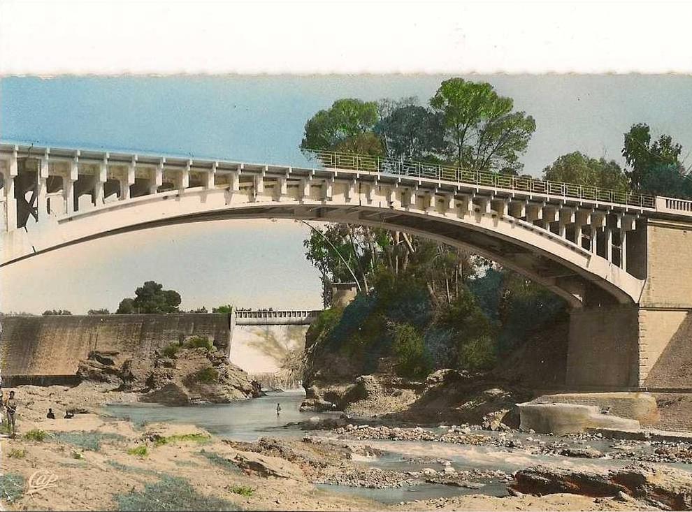 RELIZANE   Le Pont du Barrage (coin inf g plié)