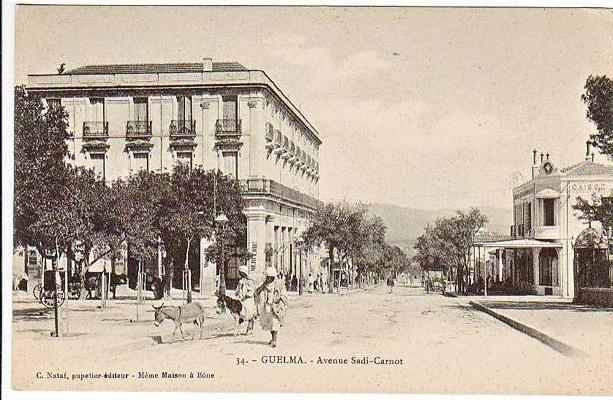 19-Guelma-Algerie Francaise-Avenue Sadi Carnot-Animé-v.1900 x Parisr-Timbre 5c. France.