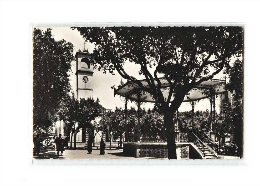 ALGERIE Guelma Place St Augustin, Kiosque à Musique, ed CAP 1506, CPSM 9x14, 195?