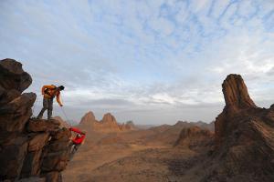 L'escaladeur Daniel Du Lac dans la région du Hoggar, Tamanrasset