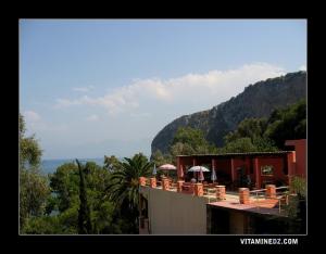 une terrasse de restaurant qui donne sur la plage des Aiguades