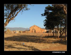 Ferme coloniale à l'entrée d'El Mohgon (ex Sainte Léonie)