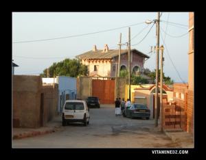 Entrée de la plage le Méthanier (mitani) à Arzew