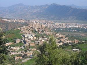 Vue d'ensemble sur le village d'Ighil Nacer, Ighram