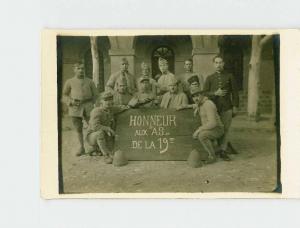 203 ) Honneur aux   AS   de la 19e. Soldats. Laghouat 1921 ??   . (2 Scans) .Année 1921 ?? . Édit./Phot *  .Exp/Dest