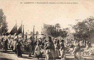 ALGERIE  LAGHOUAT  Promenade du Drapeau à la Fête de Saïd-el-Kébir  ..... ( Ref FA1097 )