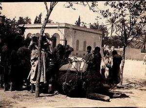 PHOTO DU MILITAIRE LACACHEUX ET LES CHAMEAUX A LAGHOUAT  30 AVRIL 1927