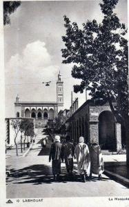 cpa-- ALGERIE--LAGHOUAT-- la mosquée --animée