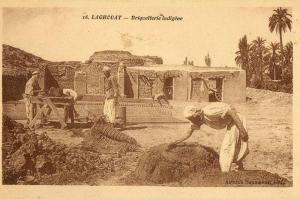 LAGHOUAT (Algérie) briqueterie chantier de briques gros plan