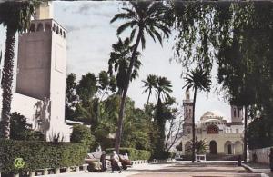 ALGERIE.LAGHOUAT.L ANNEXE ET LA CATHEDRALE   SEMI MODERNE... plissure coin haut gauche