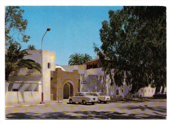 Laghouat, hôtel Marhaba, automobiles, Peugeot 403 et 404, n° 2563