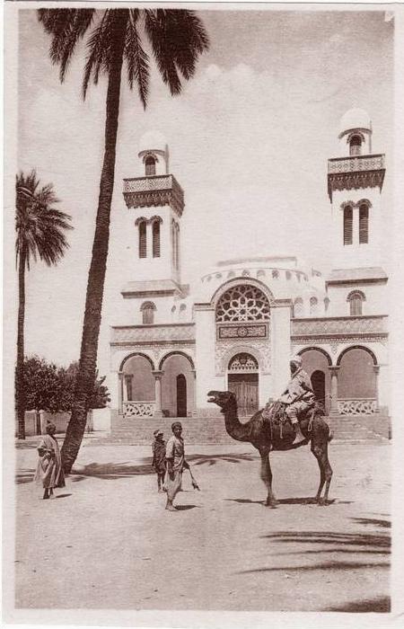 CPA DE LAGHOUAT  -  ALGERIE  -  L'EGLISE CATHOLIQUE