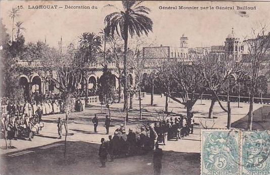 ALGERIE LAGHOUAT DECORATION DU GENERAL MONNIER PAR LE GENERAL BAILLOUD