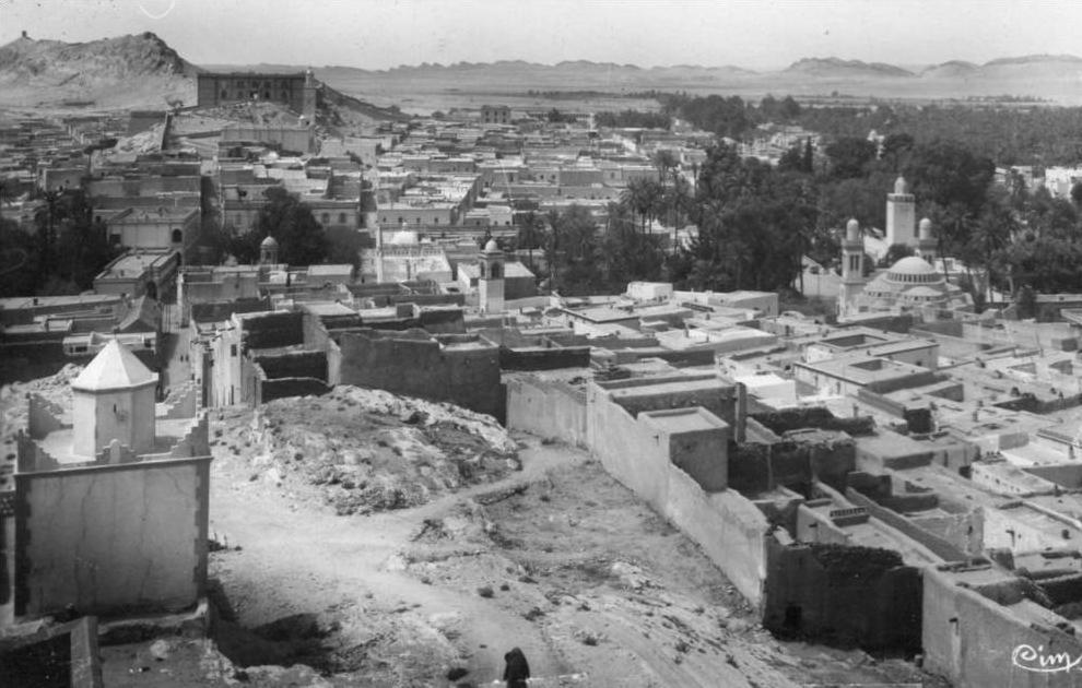 (ZZ)  CPSM  Laghouat    (bonne etat)