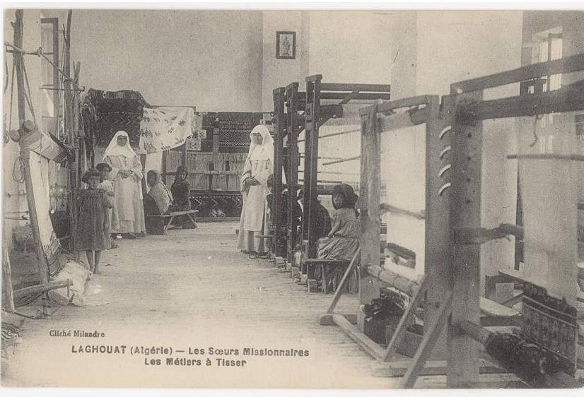 CPA ALGERIE - LAGHOUAT - SOEURS MISSIONNAIRES - LES METIERS A TISSER