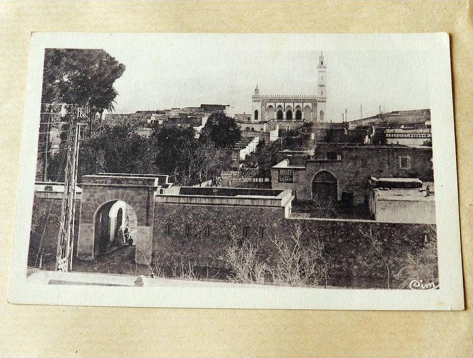 Carte postale Ancienne  LAGHOUAT  Porte d' Alger et Mosquée