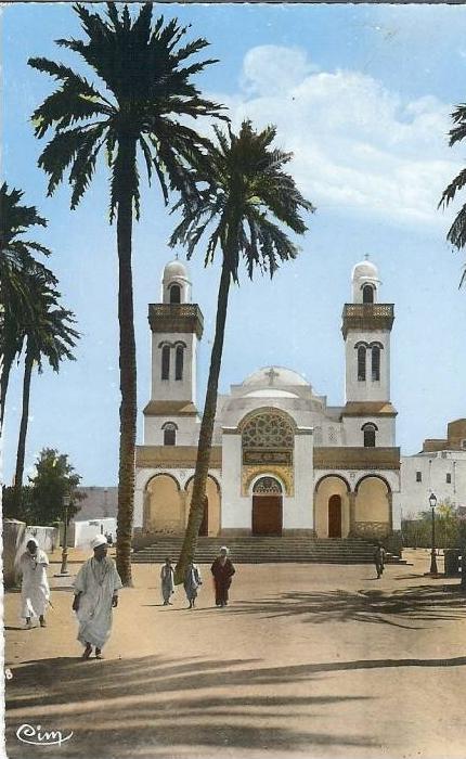 ALGERIE * LAGHOUAT - L'Eglise - semi moderne petit format