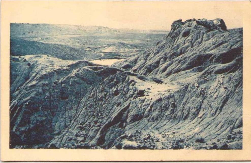 ALGERIE - LAGHOUAT - Rocher de Sel avec lointain et Lac