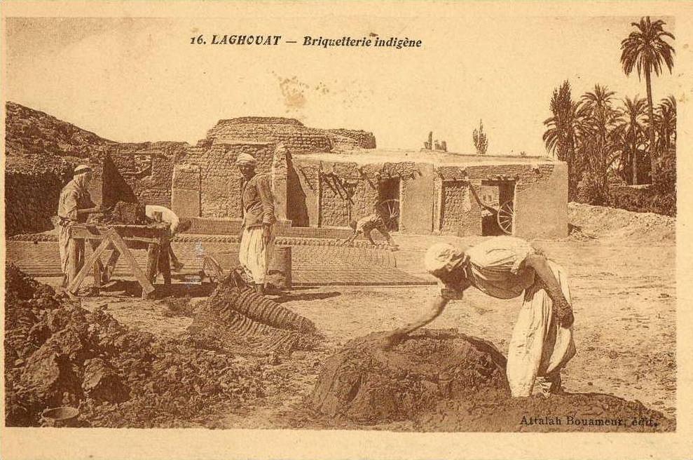 LAGHOUAT (Algérie) briqueterie chantier de briques gros plan