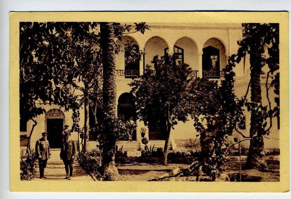 *ALGERIE / LAGHOUAT / HOTEL TRANSATLANTIQUE / JARDIN ET FACADE / ANIMEE