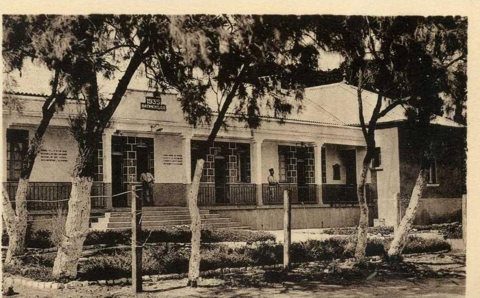 AFRIQUE- ALGERIE -  R.A.D.I.N.A. BATIMENT DE TROUPES  - EDITEUR EFGE ORAN