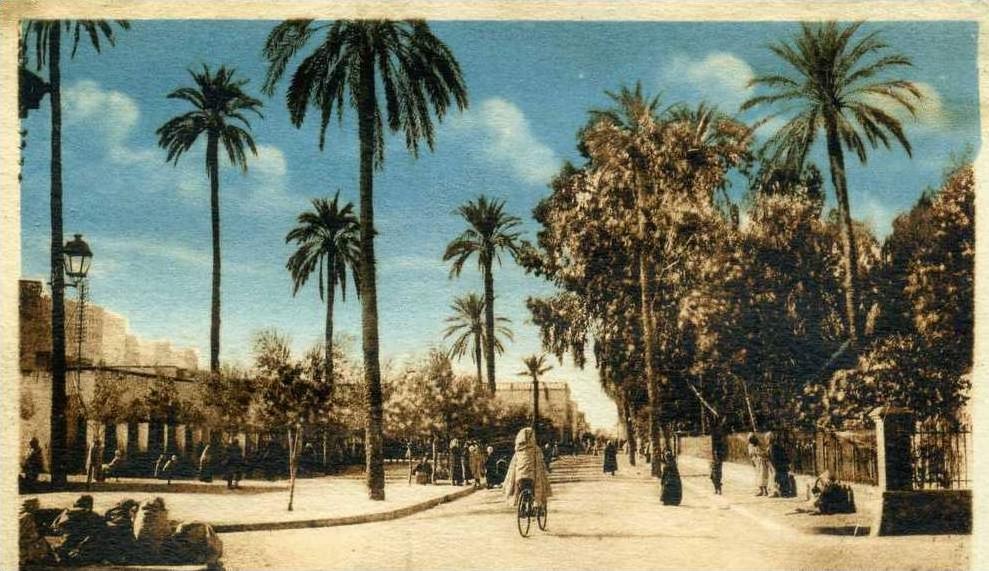 AFRIQUE- ALGERIE - LAGHOUAT - LA GRANDE PLACE