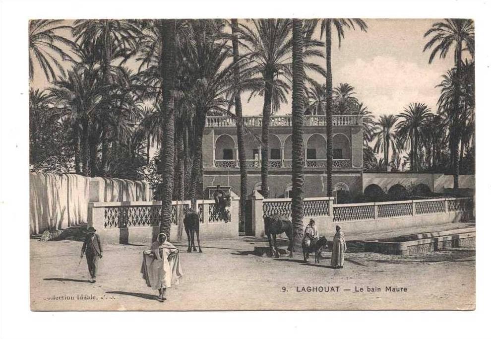 Laghouat Animation sympa devant le Bain Maure  Carte n° 9 Coll Ideal PS