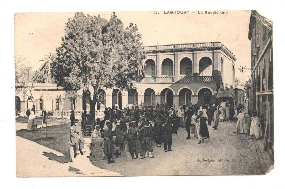 Laghouat Belle animation devant la Subdivision Carte n° 15 Coll Ideal PS