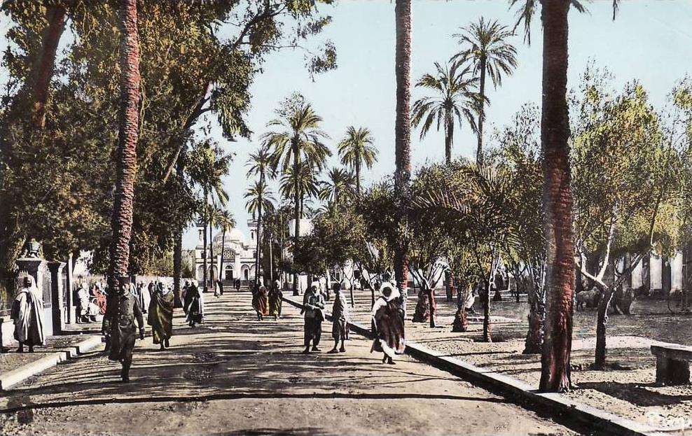 Algérie. Laghouat. Place de la République. Voyagée en 1968