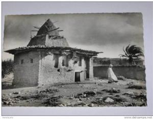 M897  afrique collection artistique l´afrique  un marabour à m´sila algérie ou maroc  ??