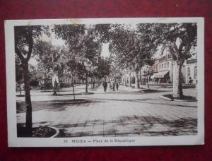 70 MEDEA -Place de la Republique