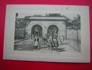 BELLE CPA ALGERIE  MEDEA PORTE DE BLIDA ANIMEE   NON VOYAGEE