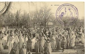 38 - MEDEA - LE MARCHE ARABE ( Animées - Tampon Militaire 1er REGIMENT DE TIRAILLEURS ALGERIENS )  ALGERIE