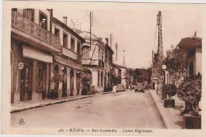 Médéa - Rue Gambetta. - Caisse Régionale, cars, shops, gas station / station service, ± 1930