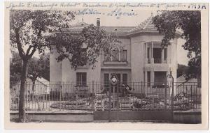 Médéa - La Sous Préfecture(grilles, jardin, façade) - a circulé sans date sous enveloppe, cpsm 9x114