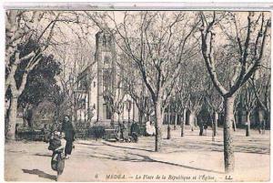 MEDEA  LA  PLACE  DE  LA  REPUBLIQUE  ET  L EGLISE    BE  1R426