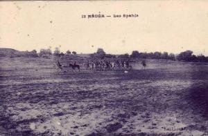 CPA AFRIQUE ALGERIE MEDEA LES SPAHIS TRES ANIMEE