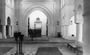 CPSM PETIT FORMAT DENTELE MEDEA  MONASTERE ST BENOIT EGLISE DES BENEDICTINES  VOIR SCANER