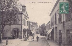 Médéa.- (Algérie)  Rue de l'Hotel de Ville   -  (belle animation)
