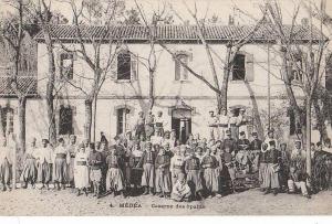 CPA ALGERIE ALGER MEDEA Caserne des Spahis Animation