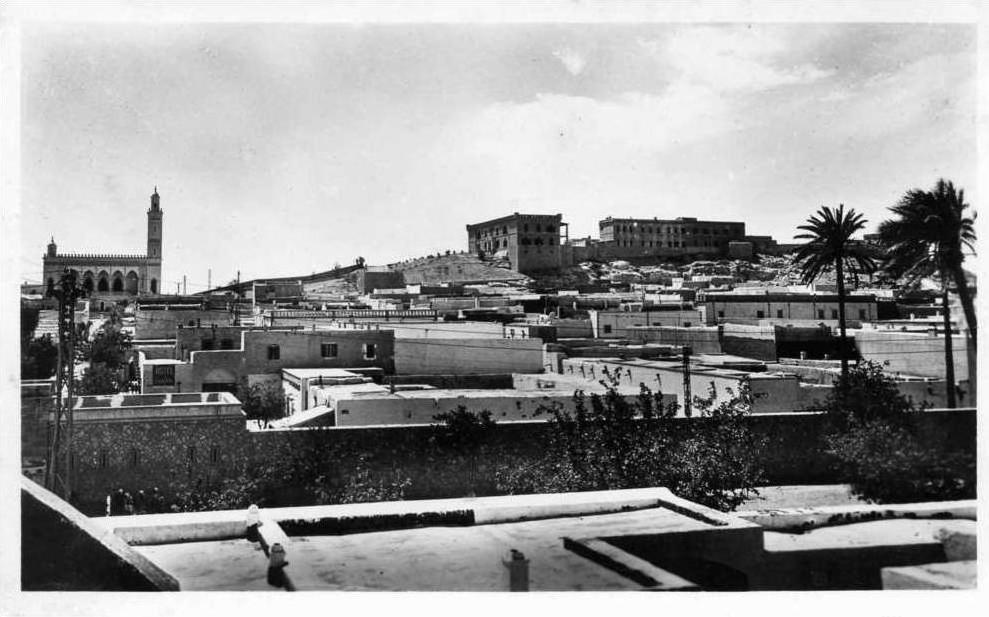 LAGHOUAT...L´HOPITAL MILITAIRE ET LA GRANDE MOSQUEE......CPSM PETIT FORMAT  .