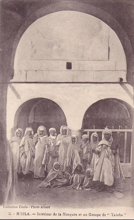 CPA - M'SILA - intérieur de la mosquée et un groupe de talebs - 5