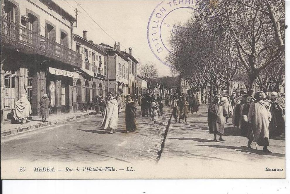 ALGERIE - MEDEA - Rue de l'Hôtel de Ville
