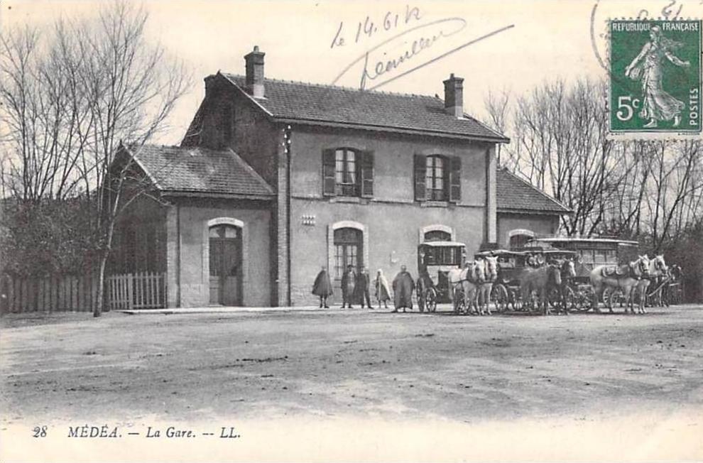 Afrique-Algérie MEDEA -La gare (animation-calèche) (Editions LL n°28-année 1912)  *PRIX FIXE
