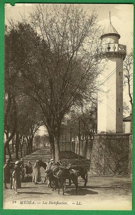 cpa   ALGERIE  MEDEA  - les Fortifications         ...........LMC10