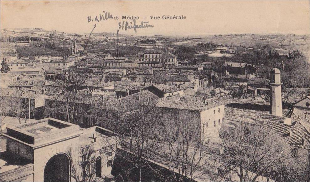 Carte postale Médéa Algérie vue générale circulé collection idéal PS n° 16