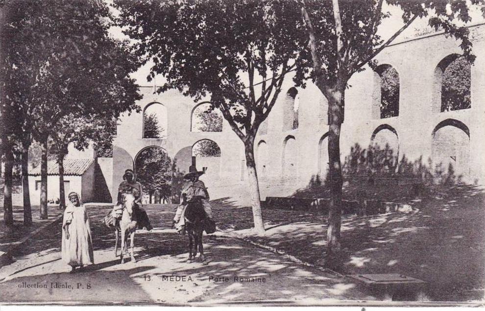 MEDEA  Porte romaine