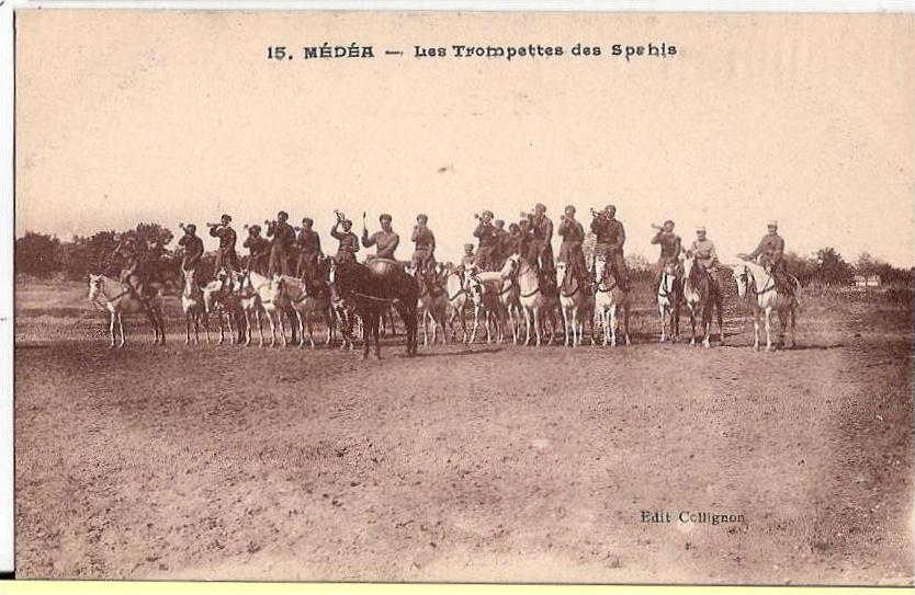 CPA Médéa Les Trompettes de Spahis Régiments Cavaliers  Collignon Algérie Afrique